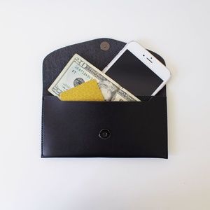 MINIMAL WALLET IPHONE POUCH IN BLACK